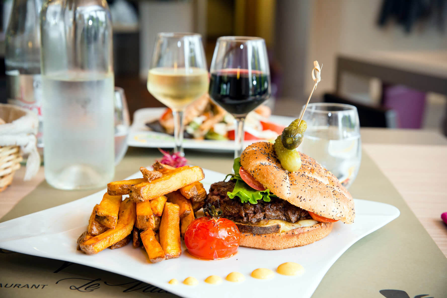 Our Burger and home fries at the Saint-Grégoire restaurant